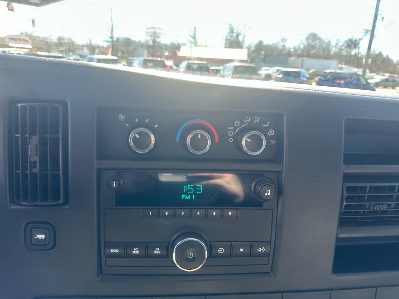 Chevrolet Express Cargo Van RWD 1500 135" 2011