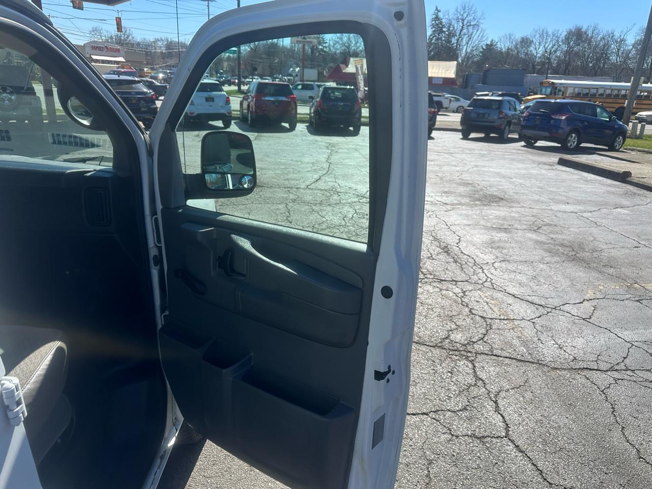 Chevrolet Express Cargo Van RWD 1500 135" 2011