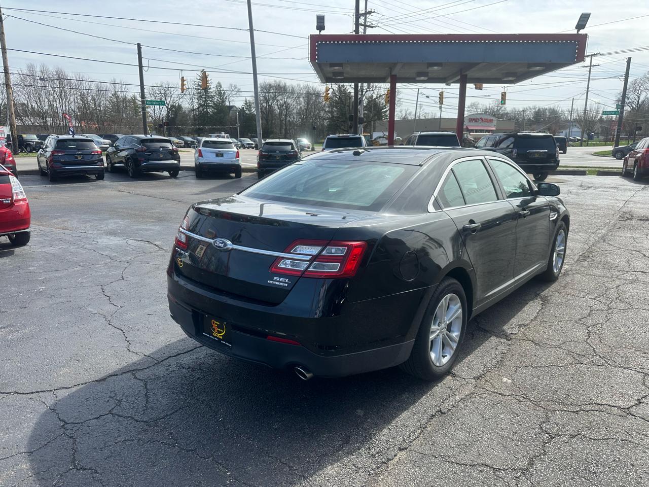 Ford Taurus SEL FWD 2018