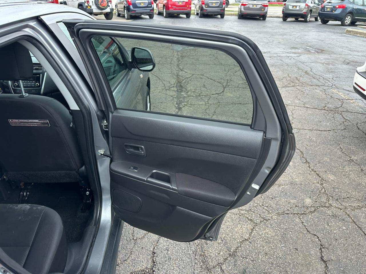 Mitsubishi Outlander Sport 2WD 4dr Man ES 2014