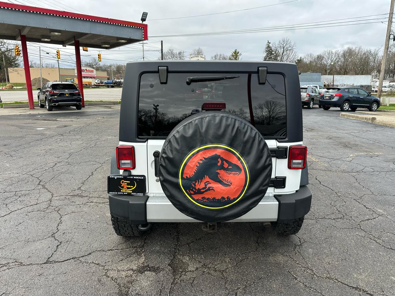 Jeep Wrangler Unlimited 4WD 4dr Sahara 2013