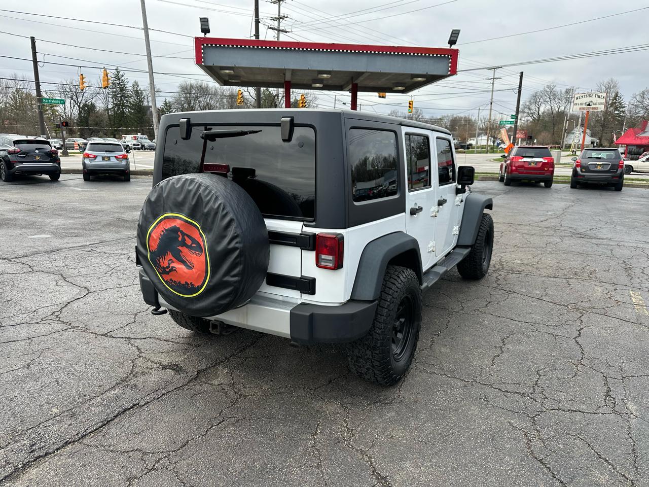 Jeep Wrangler Unlimited 4WD 4dr Sahara 2013