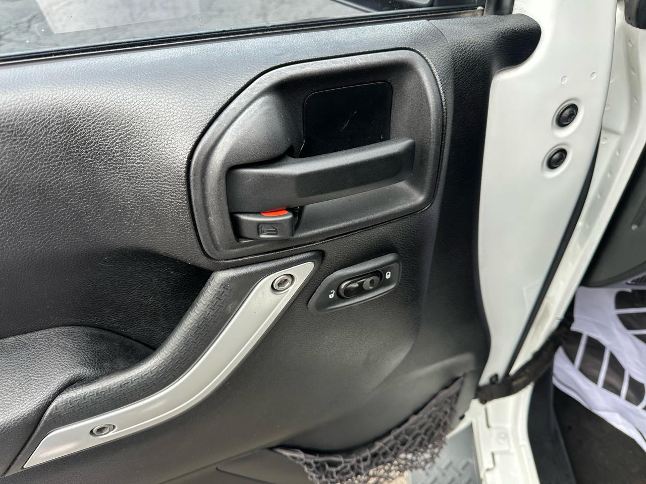 Jeep Wrangler Unlimited 4WD 4dr Sahara 2013