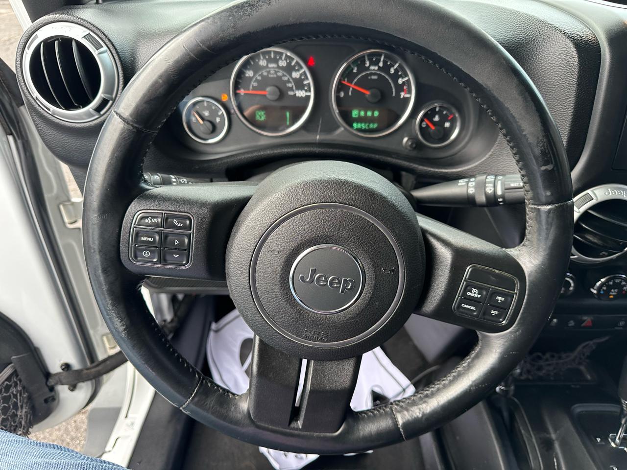 Jeep Wrangler Unlimited 4WD 4dr Sahara 2013