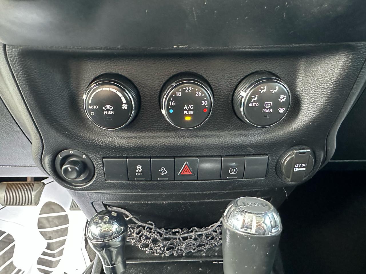 Jeep Wrangler Unlimited 4WD 4dr Sahara 2013