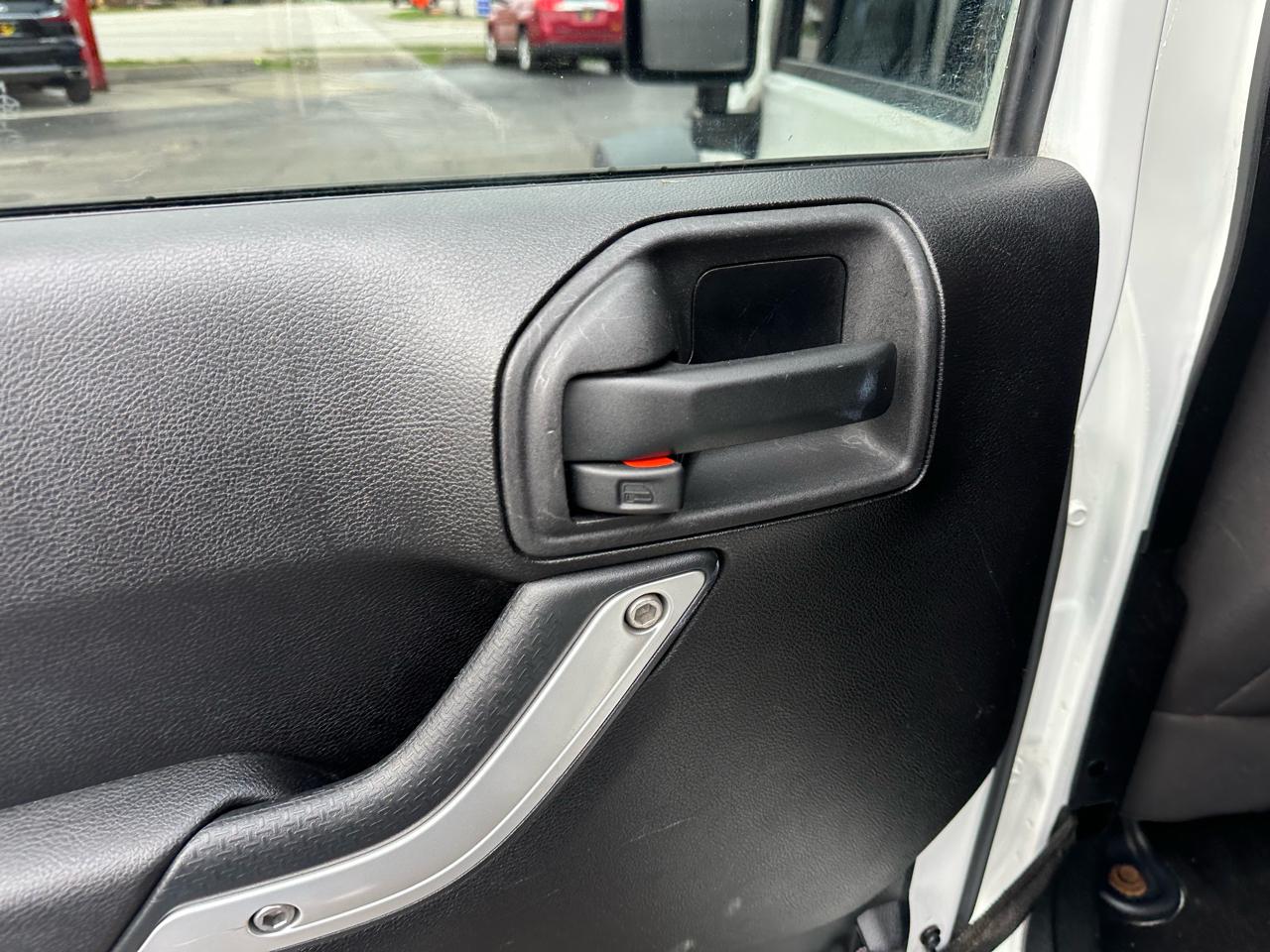 Jeep Wrangler Unlimited 4WD 4dr Sahara 2013