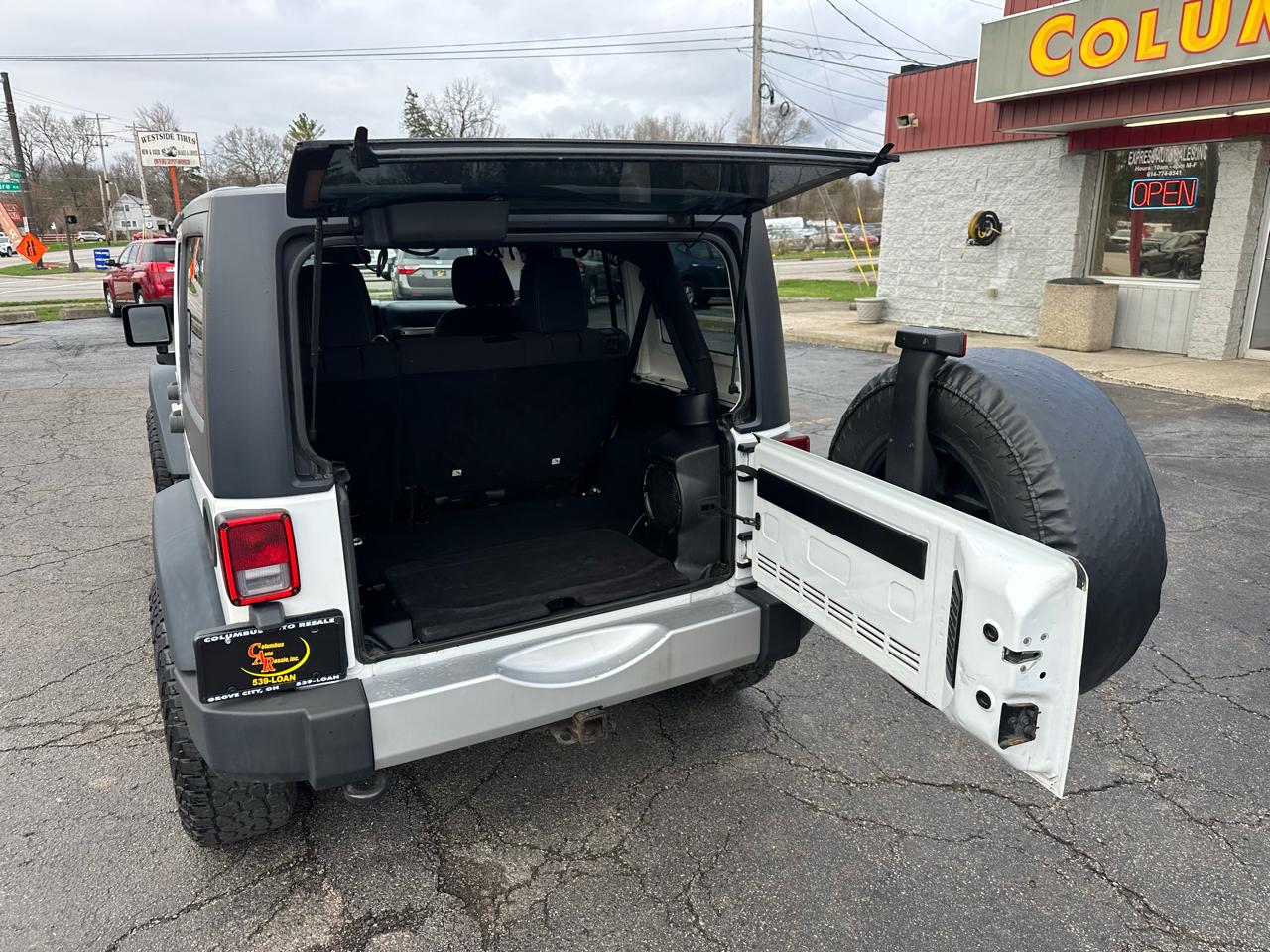 Jeep Wrangler Unlimited 4WD 4dr Sahara 2013