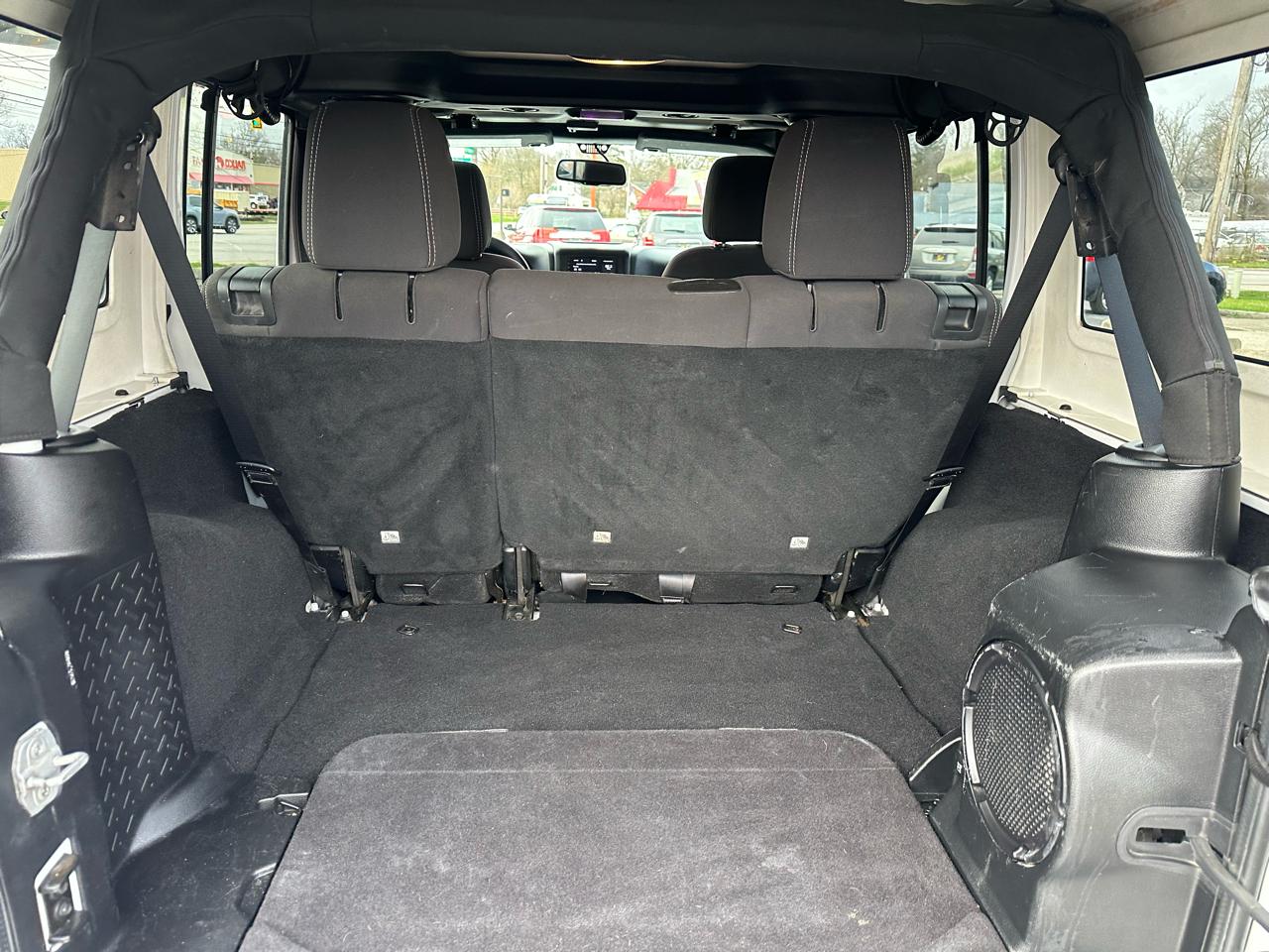 Jeep Wrangler Unlimited 4WD 4dr Sahara 2013