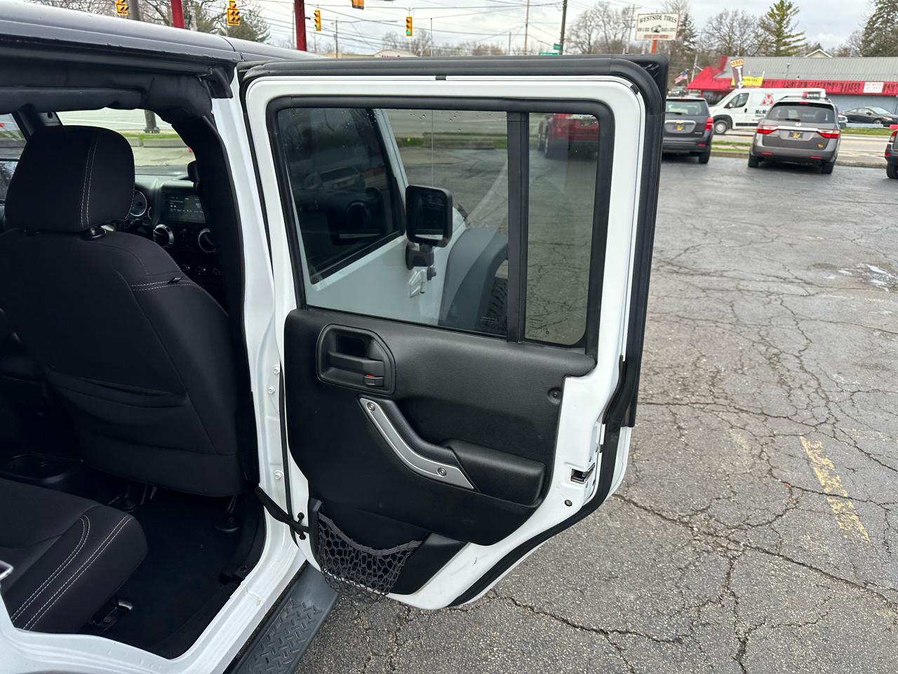 Jeep Wrangler Unlimited 4WD 4dr Sahara 2013