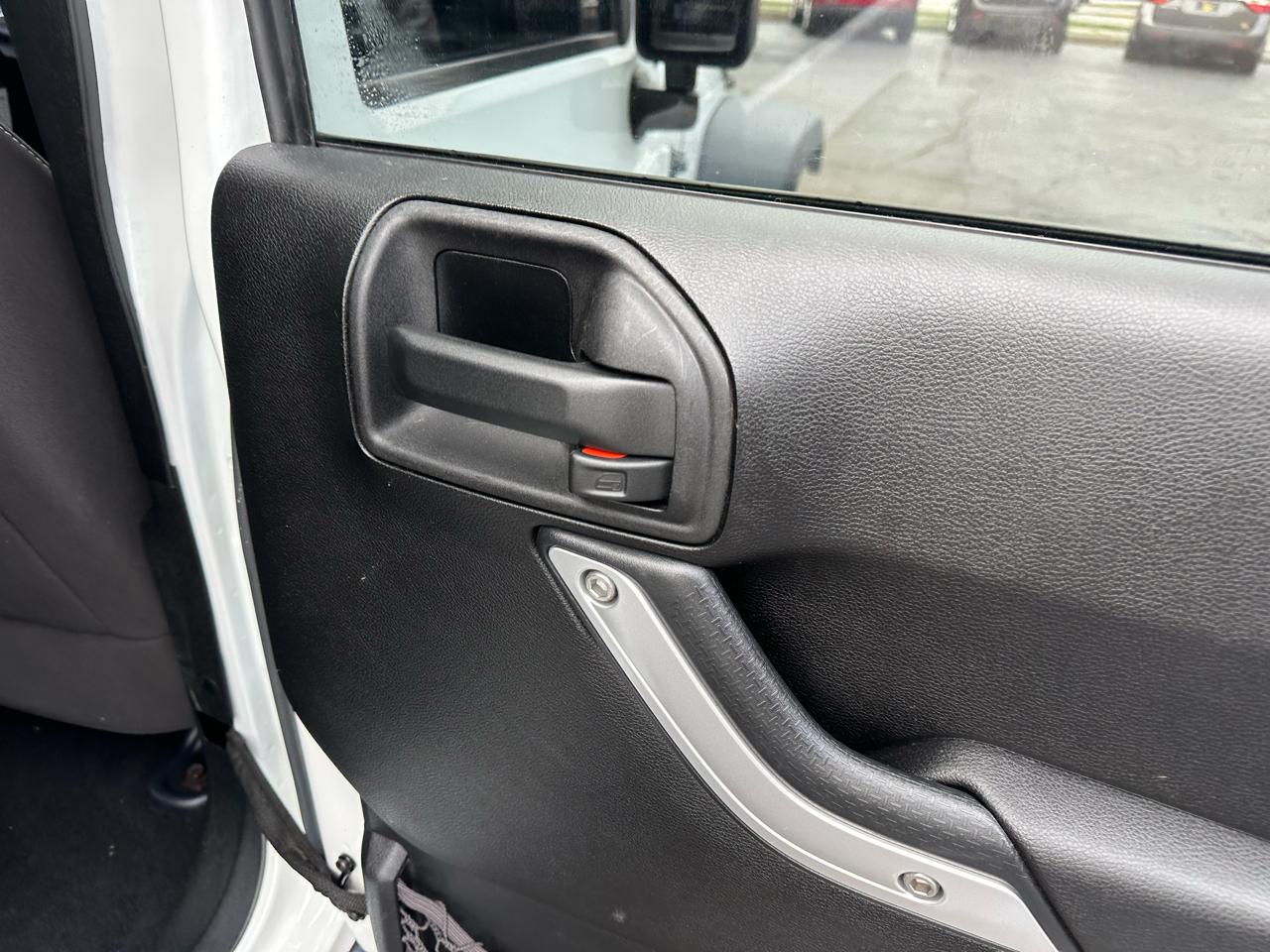 Jeep Wrangler Unlimited 4WD 4dr Sahara 2013