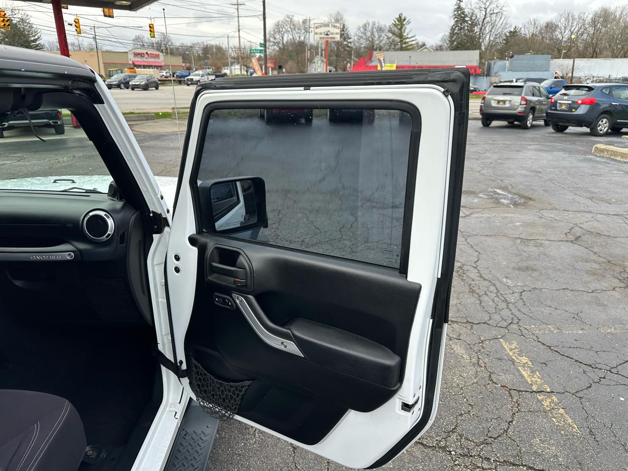 Jeep Wrangler Unlimited 4WD 4dr Sahara 2013