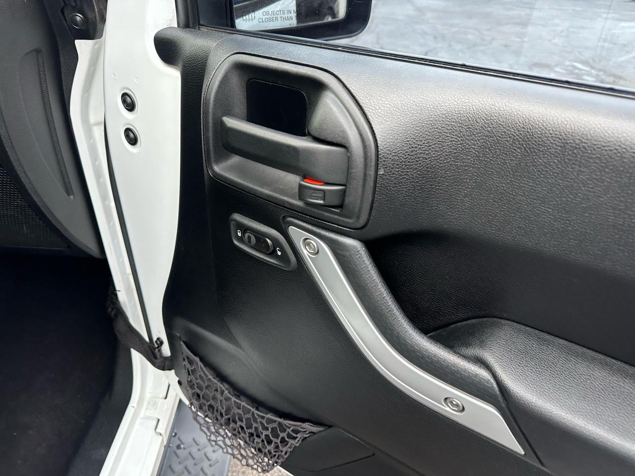 Jeep Wrangler Unlimited 4WD 4dr Sahara 2013