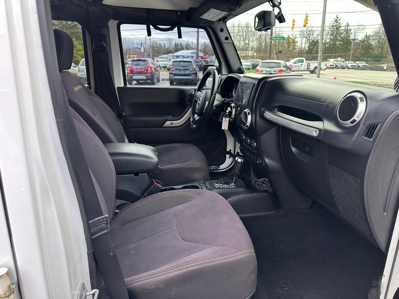 Jeep Wrangler Unlimited 4WD 4dr Sahara 2013