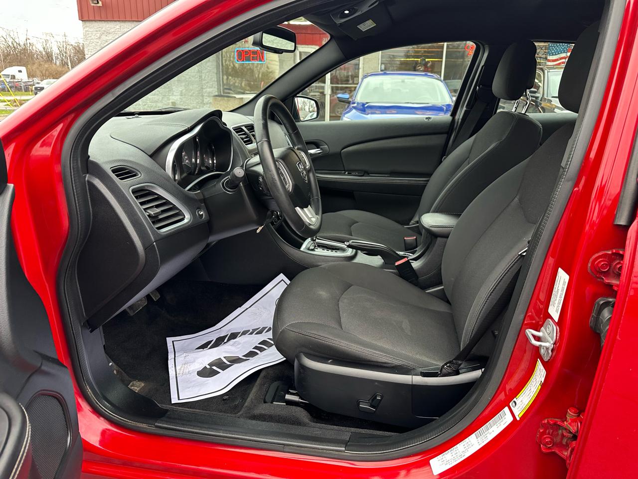 Dodge Avenger 4dr Sdn SXT 2013