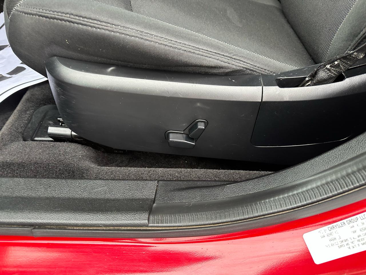 Dodge Avenger 4dr Sdn SXT 2013