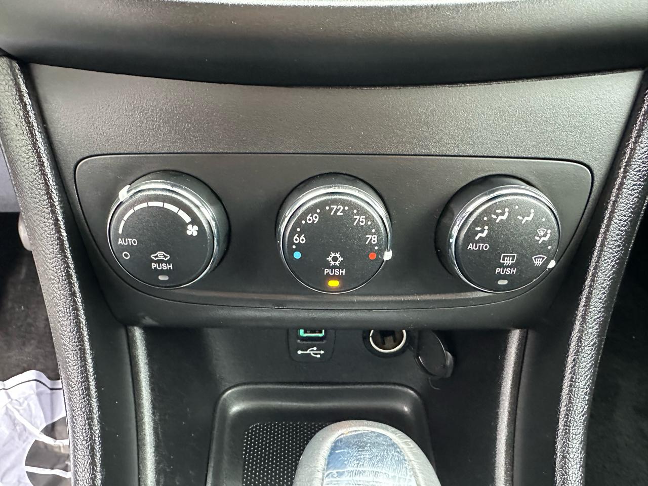 Dodge Avenger 4dr Sdn SXT 2013