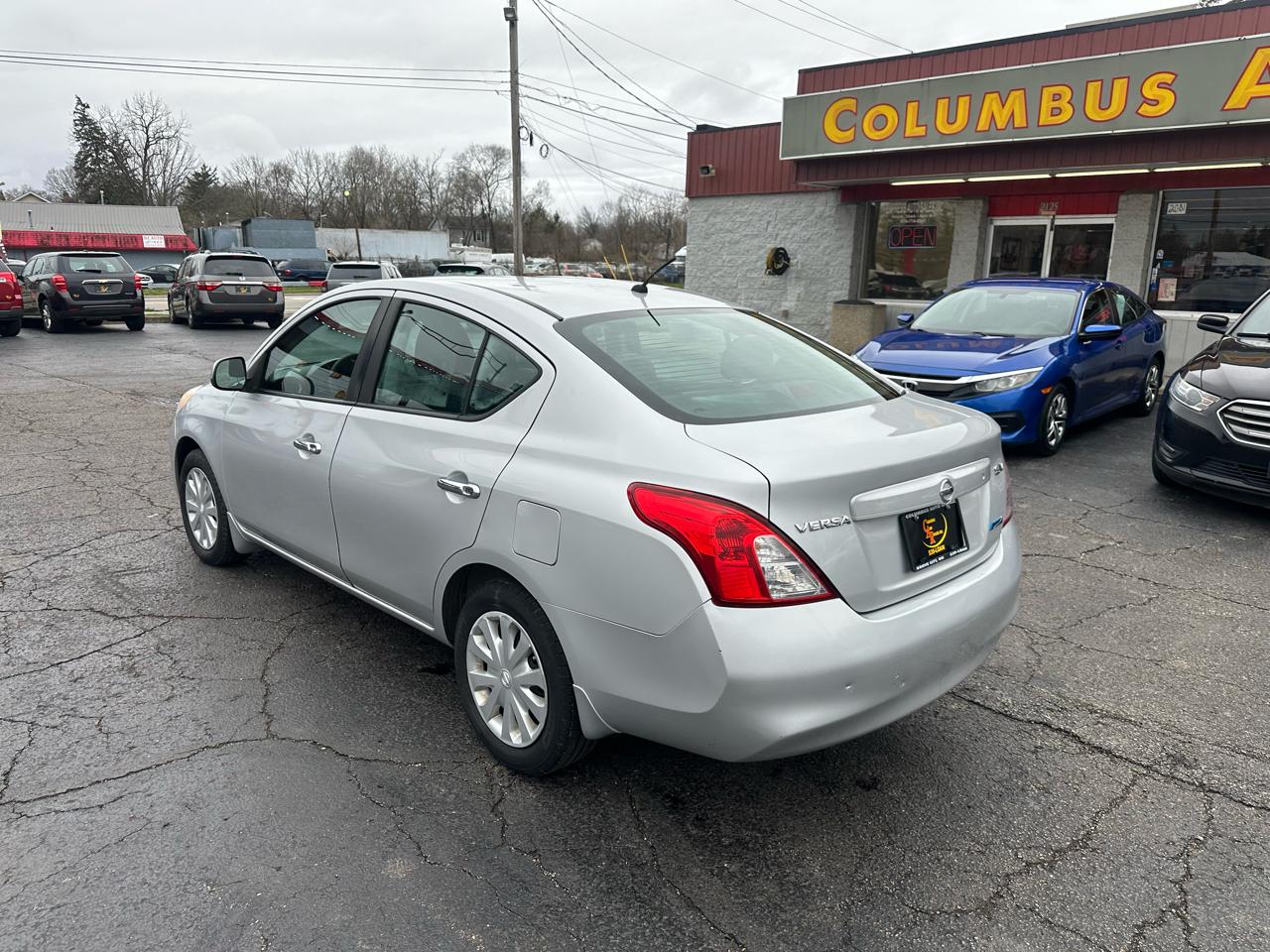 Nissan Versa 4dr Sdn CVT 1.6 SV 2012