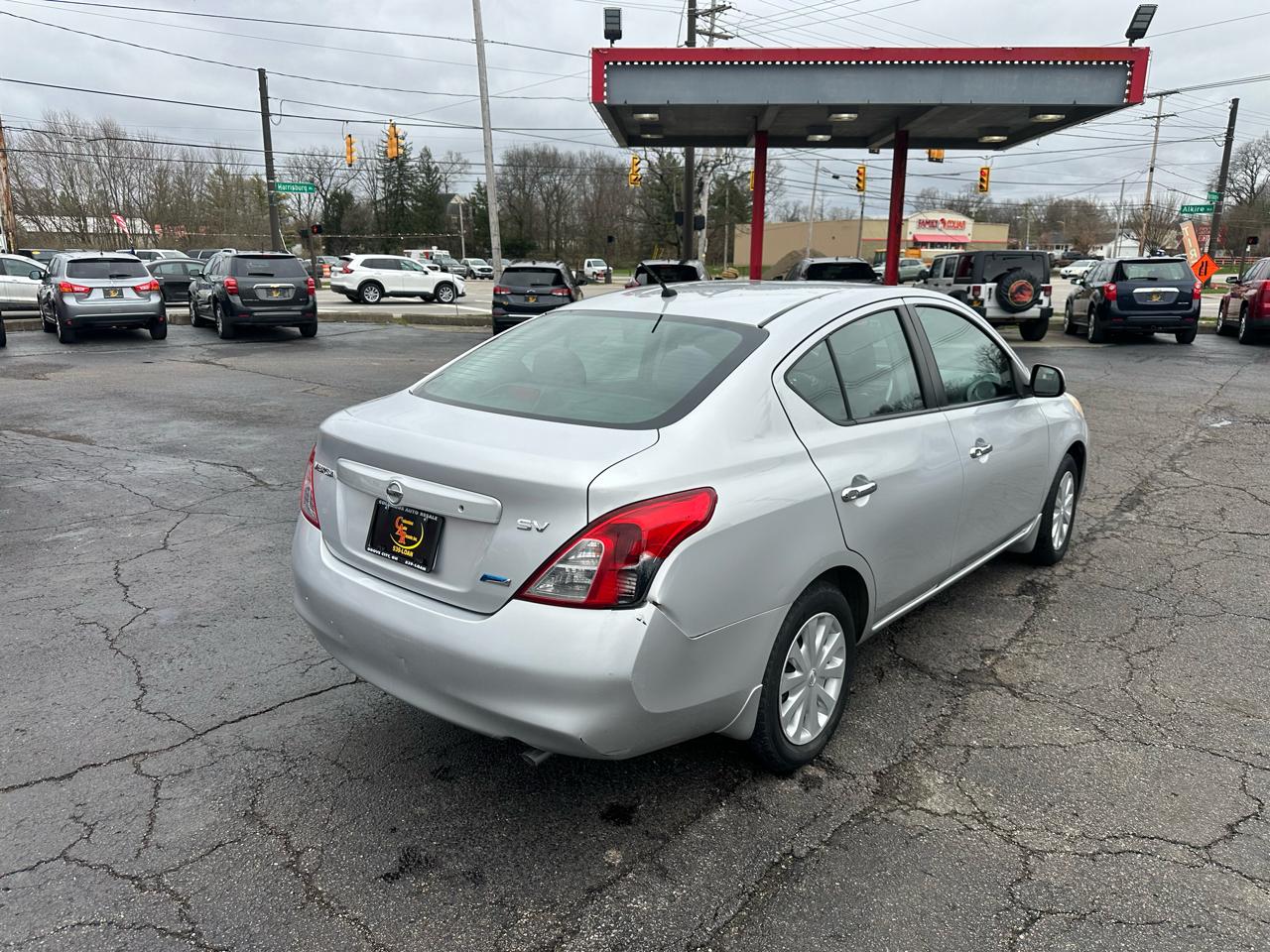 Nissan Versa 4dr Sdn CVT 1.6 SV 2012