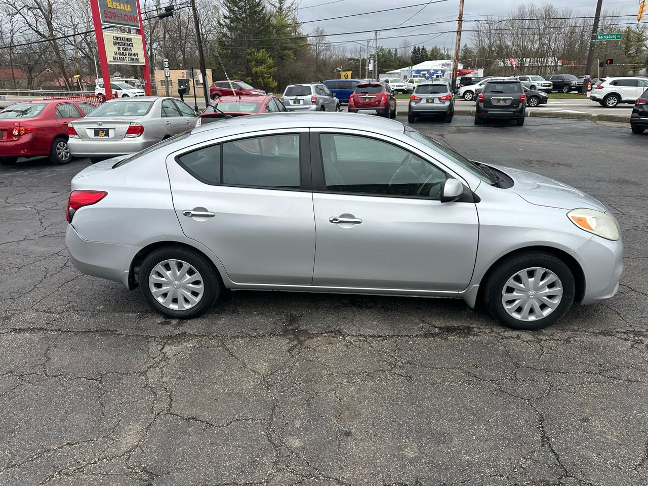 Nissan Versa 4dr Sdn CVT 1.6 SV 2012