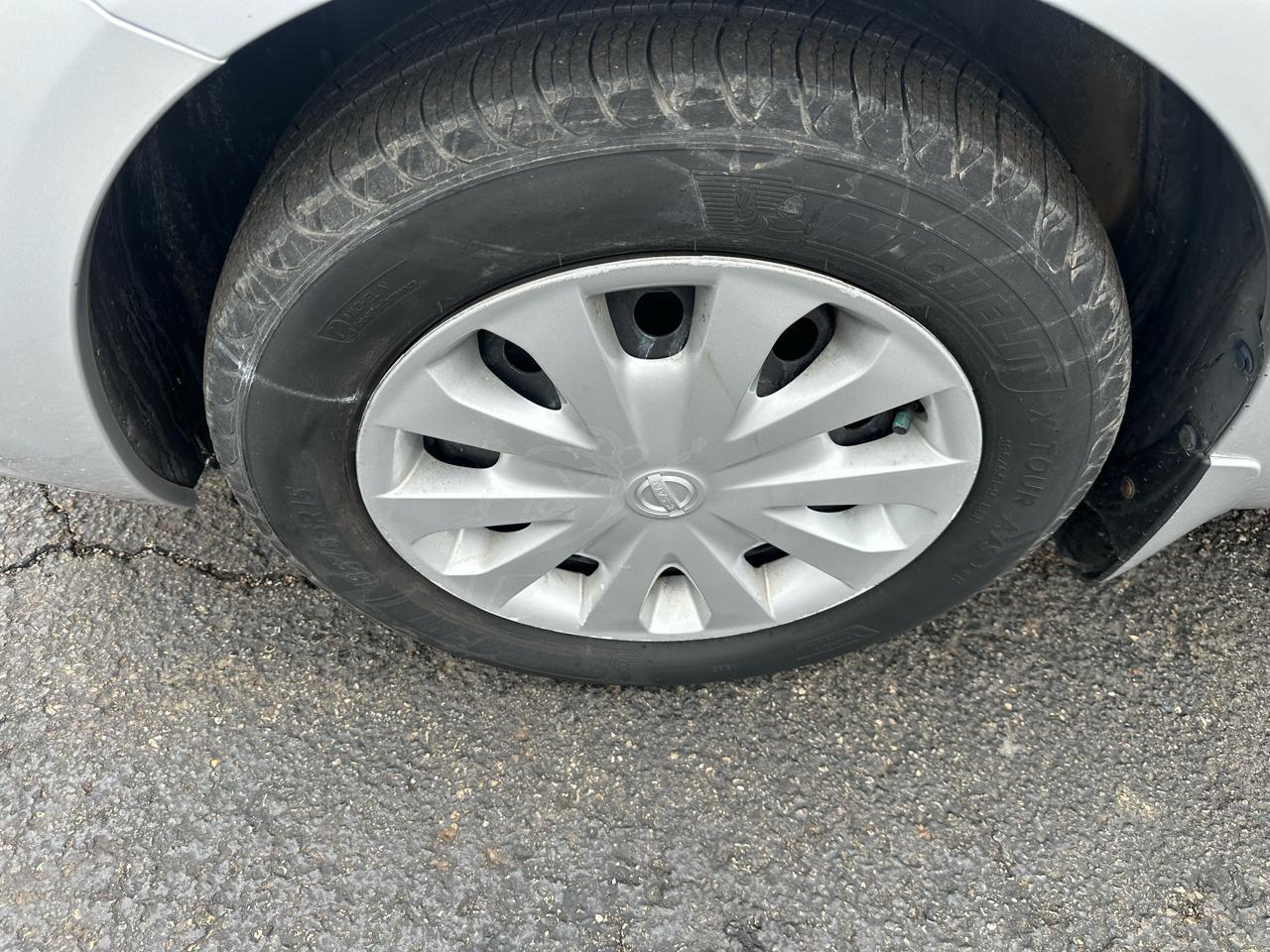 Nissan Versa 4dr Sdn CVT 1.6 SV 2012