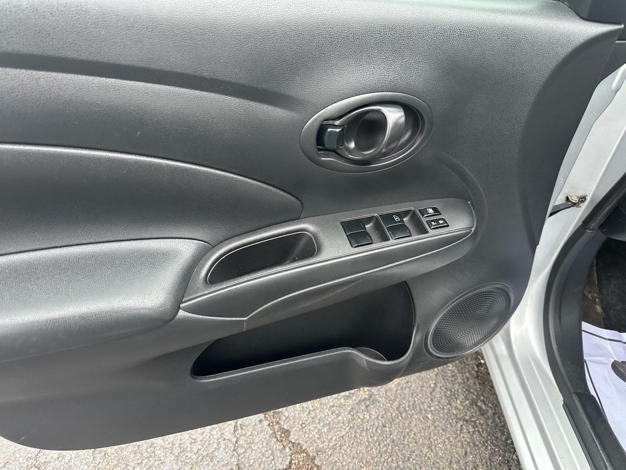 Nissan Versa 4dr Sdn CVT 1.6 SV 2012