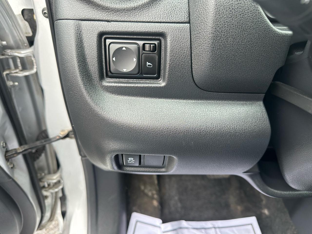 Nissan Versa 4dr Sdn CVT 1.6 SV 2012