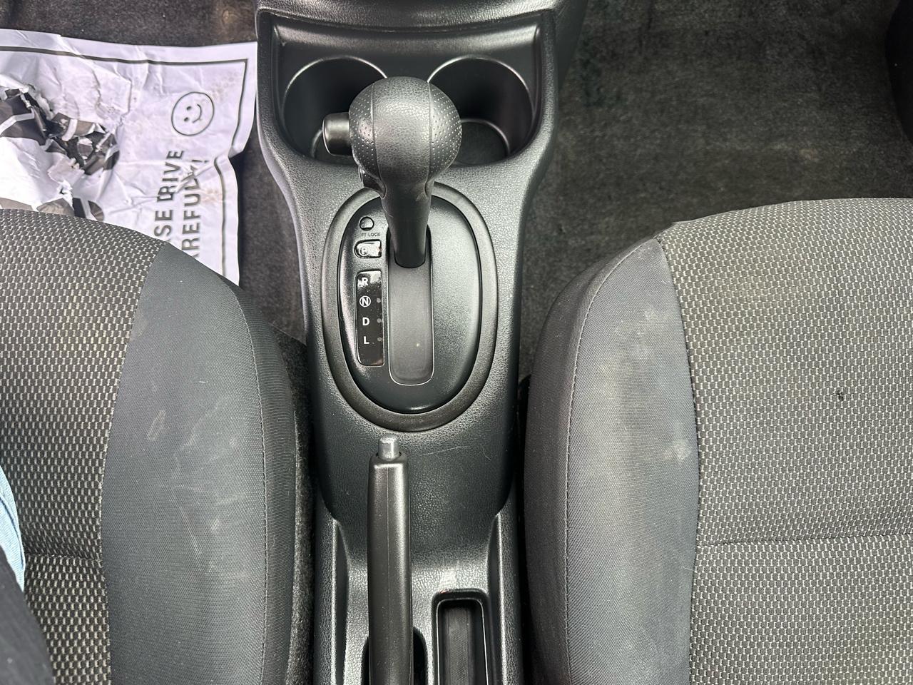 Nissan Versa 4dr Sdn CVT 1.6 SV 2012