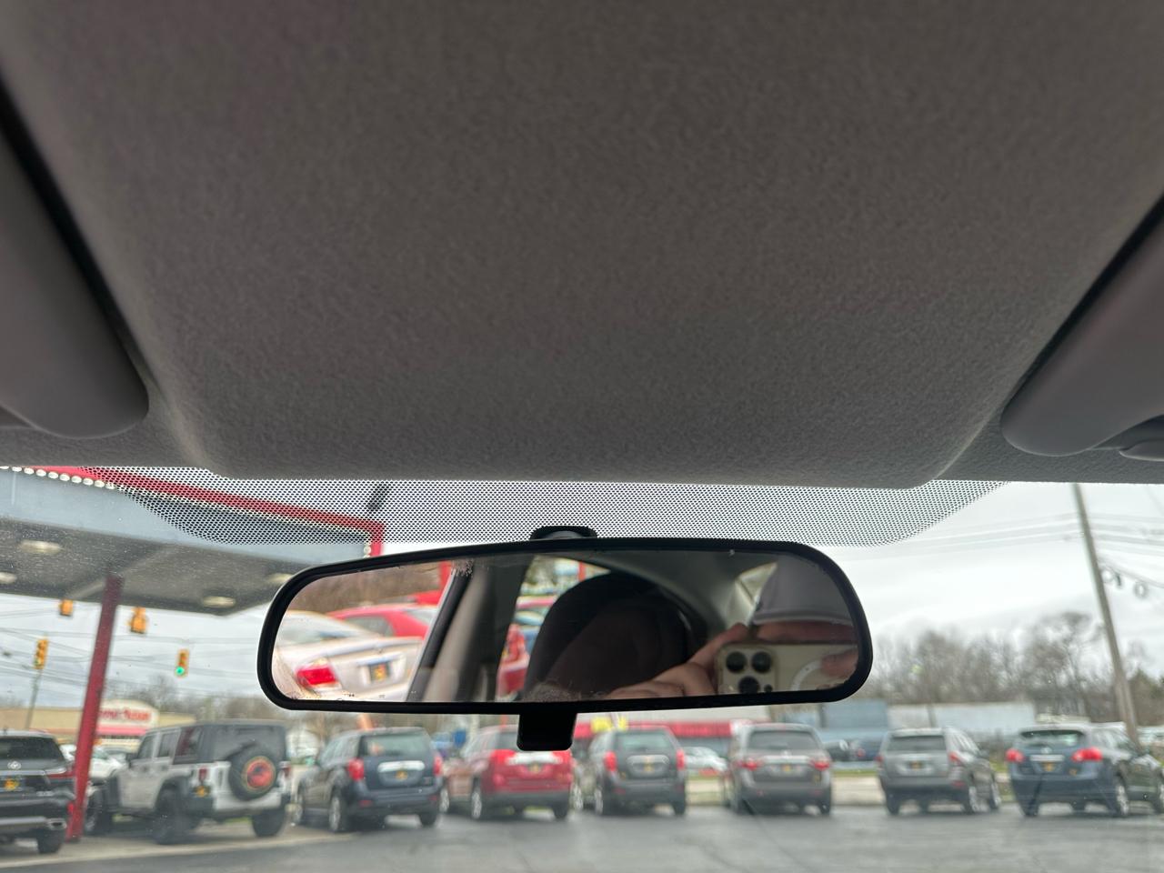 Nissan Versa 4dr Sdn CVT 1.6 SV 2012