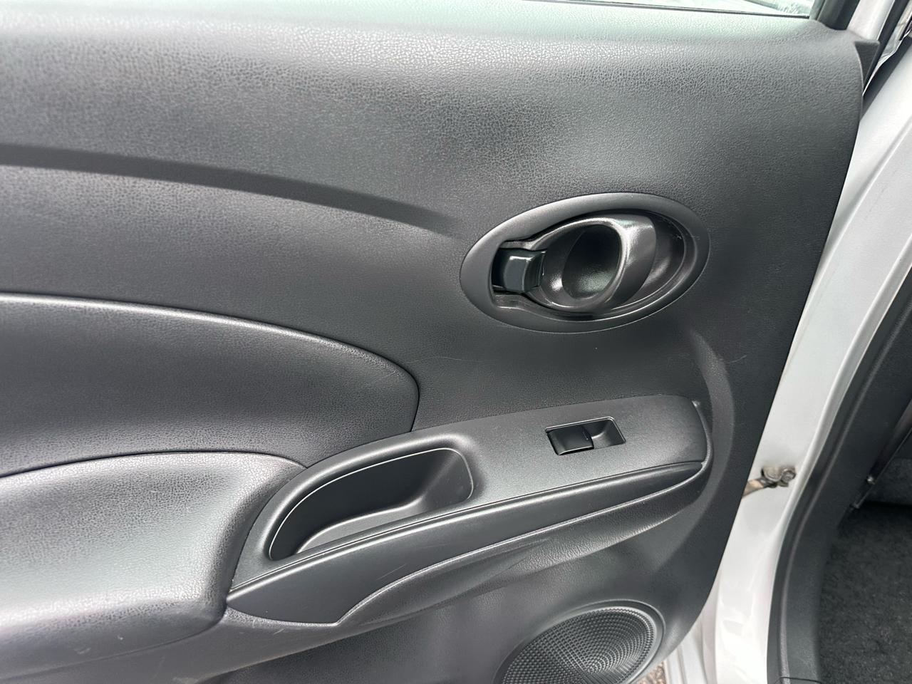 Nissan Versa 4dr Sdn CVT 1.6 SV 2012