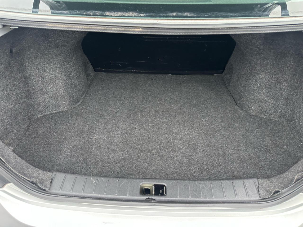 Nissan Versa 4dr Sdn CVT 1.6 SV 2012