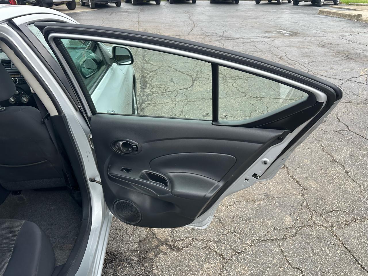 Nissan Versa 4dr Sdn CVT 1.6 SV 2012