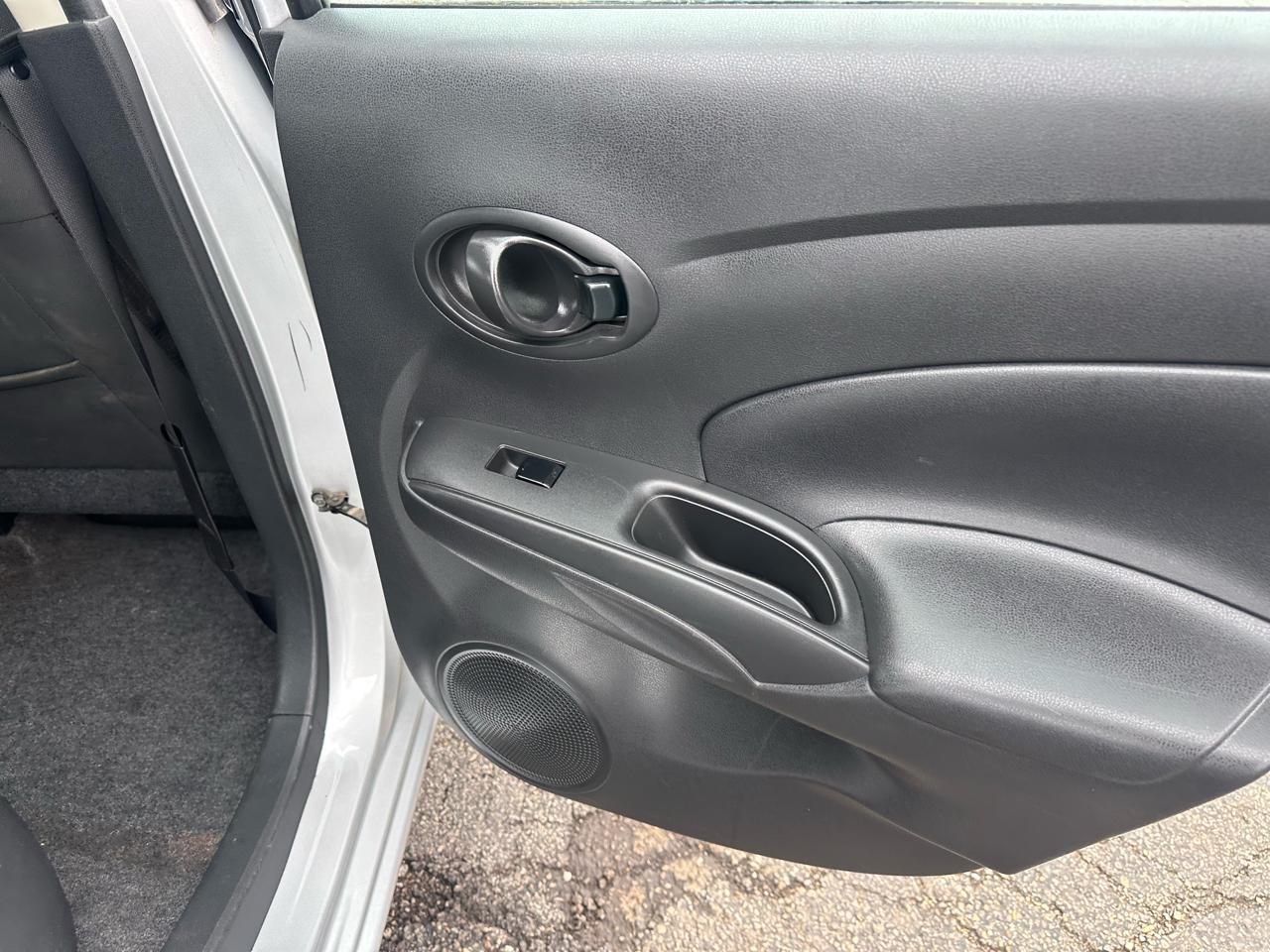 Nissan Versa 4dr Sdn CVT 1.6 SV 2012