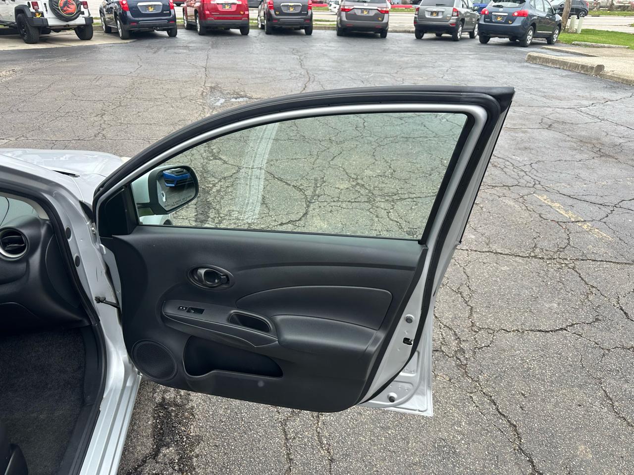 Nissan Versa 4dr Sdn CVT 1.6 SV 2012