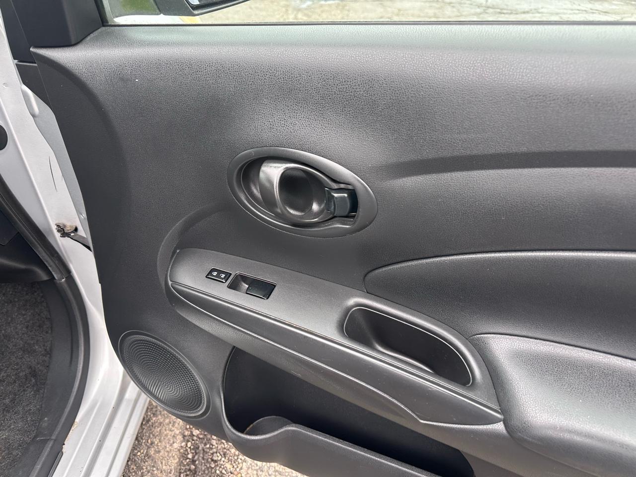 Nissan Versa 4dr Sdn CVT 1.6 SV 2012