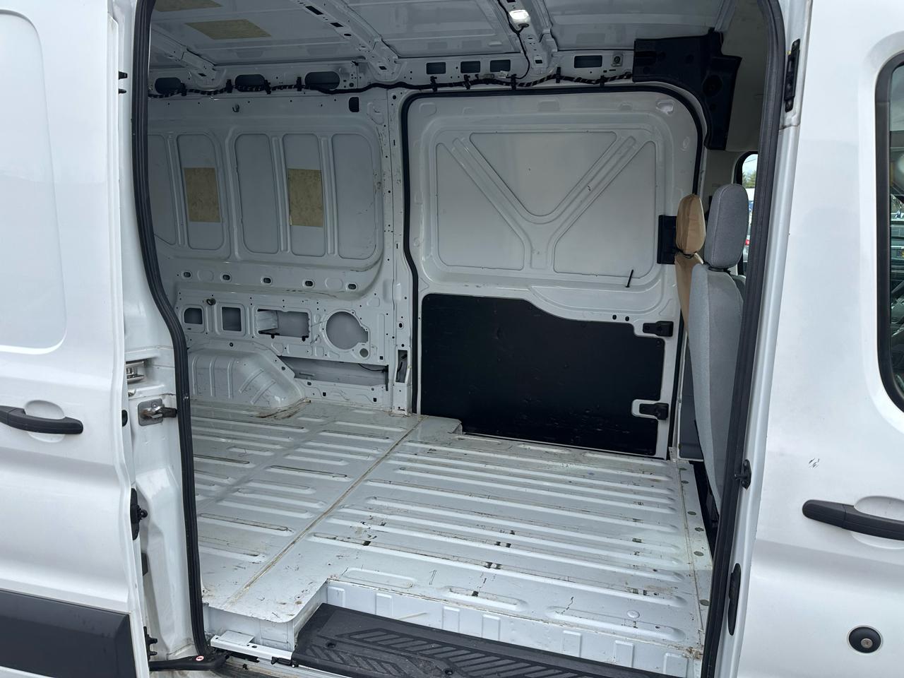 Ford Transit Van T-250 148" Med Rf 9000 GVWR Dual Dr 2018