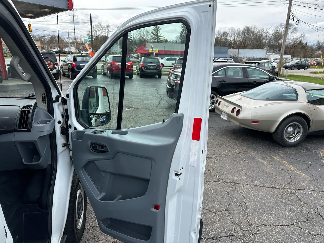 Ford Transit Van T-250 148" Med Rf 9000 GVWR Dual Dr 2018