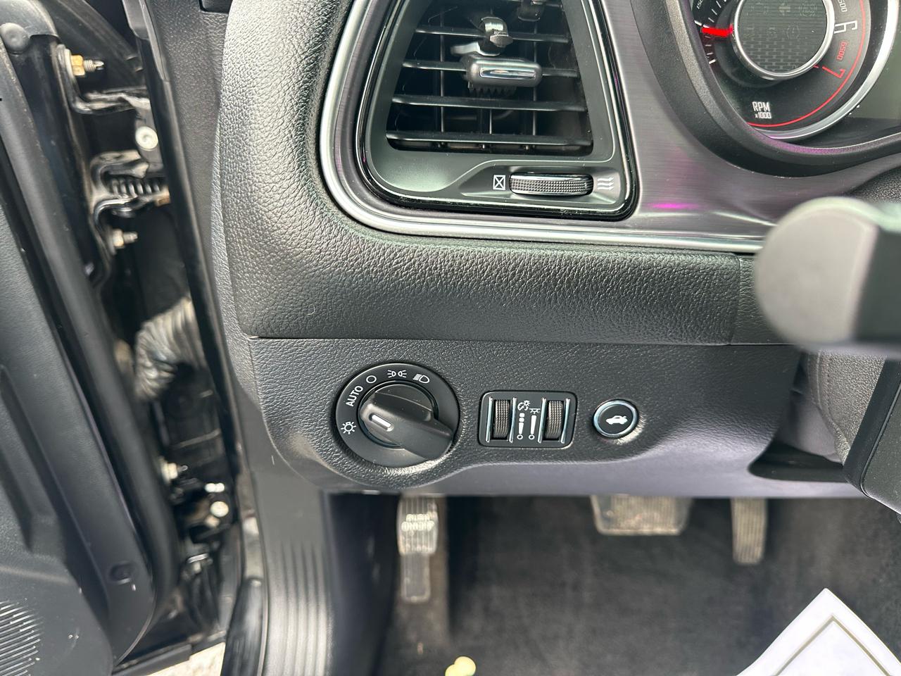 Dodge Challenger 2dr Cpe SXT 2016