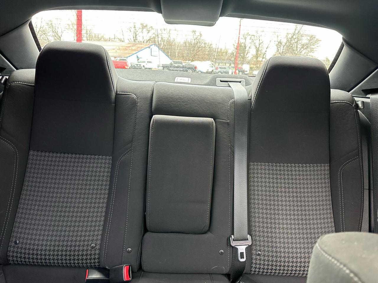 Dodge Challenger 2dr Cpe SXT 2016