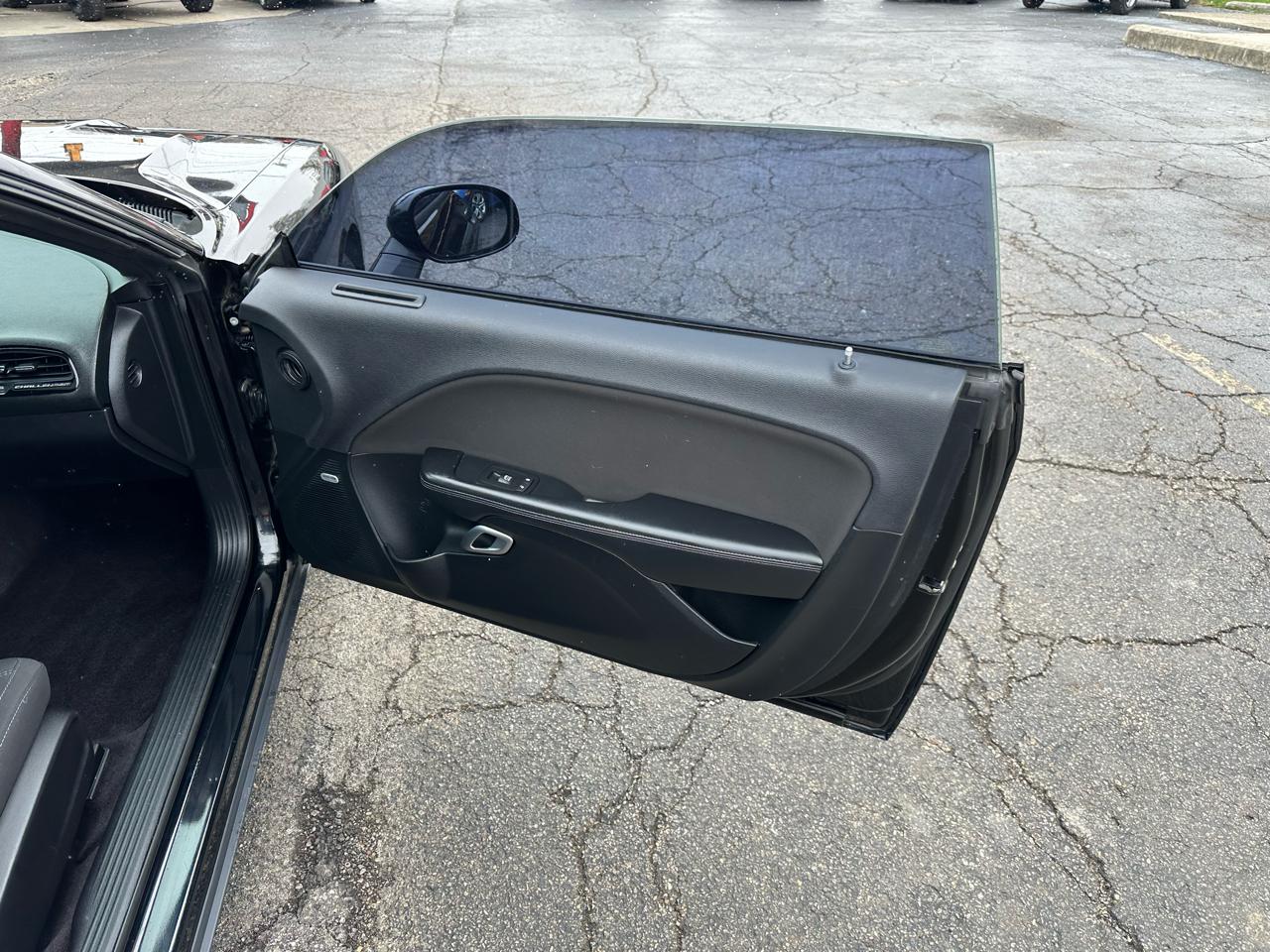 Dodge Challenger 2dr Cpe SXT 2016