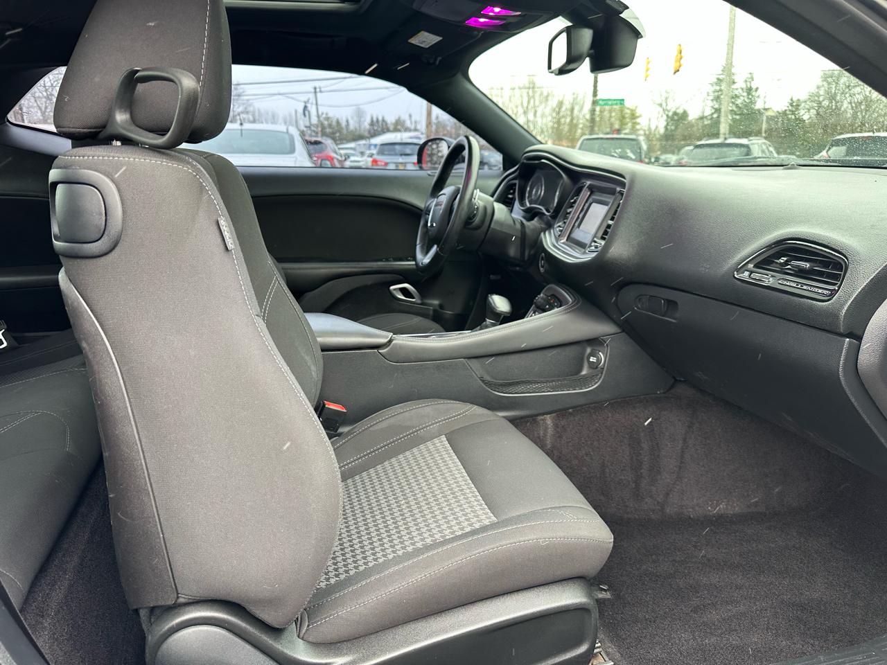 Dodge Challenger 2dr Cpe SXT 2016