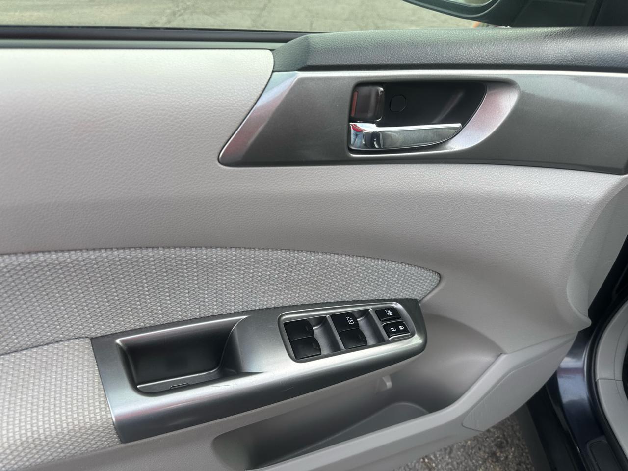 Subaru Forester 4dr Auto 2.5X Premium 2012