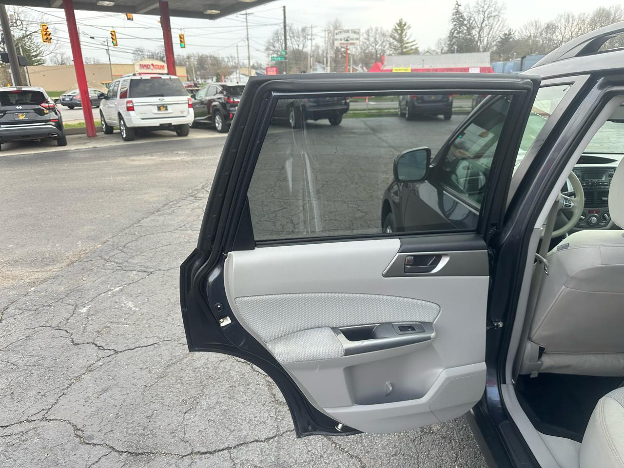 Subaru Forester 4dr Auto 2.5X Premium 2012