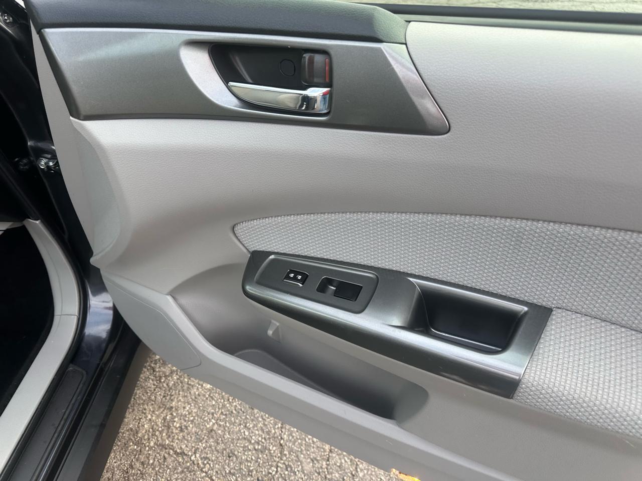 Subaru Forester 4dr Auto 2.5X Premium 2012