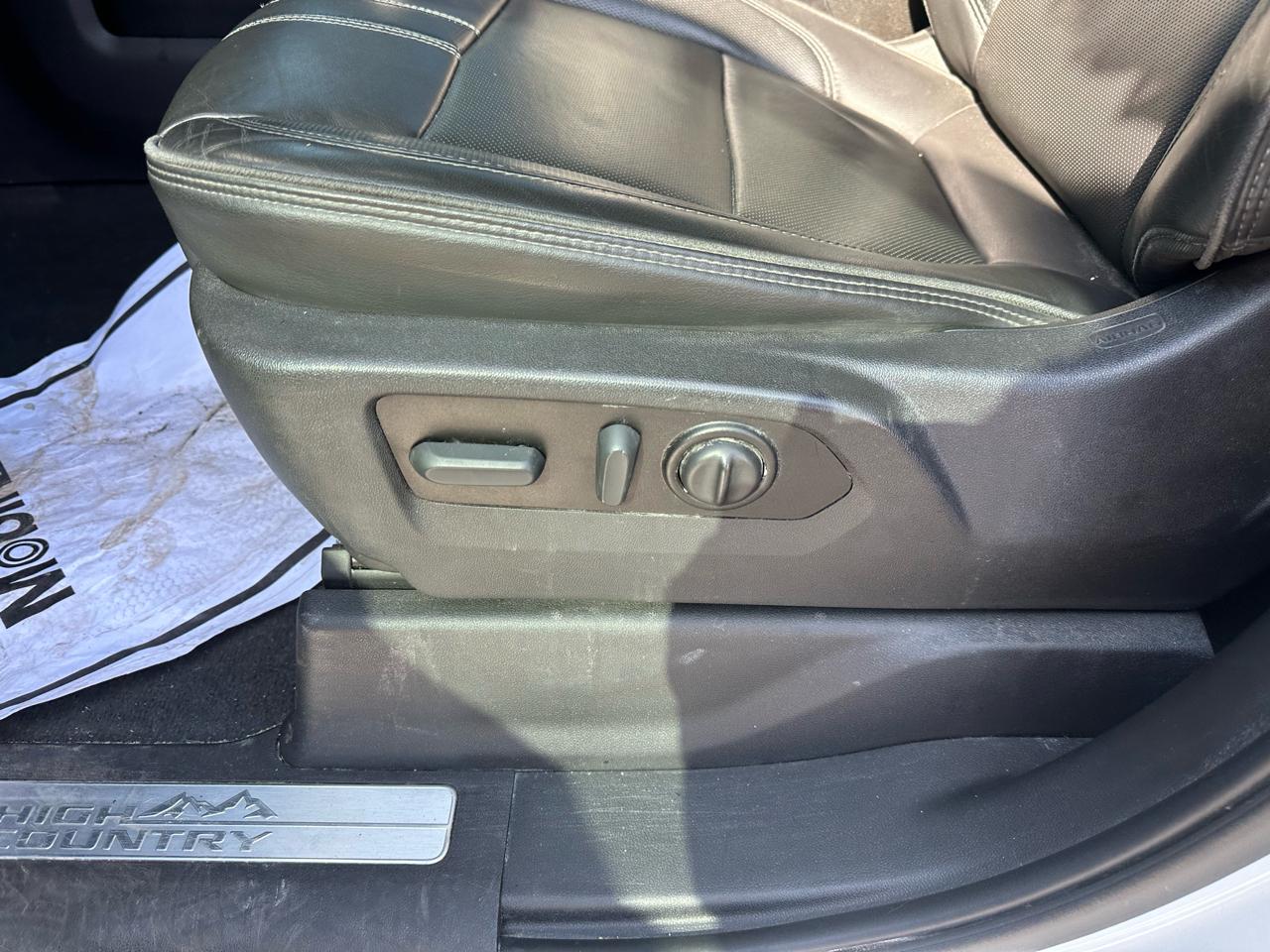 Chevrolet Silverado 3500HD 4WD Crew Cab 159" High Country 2022