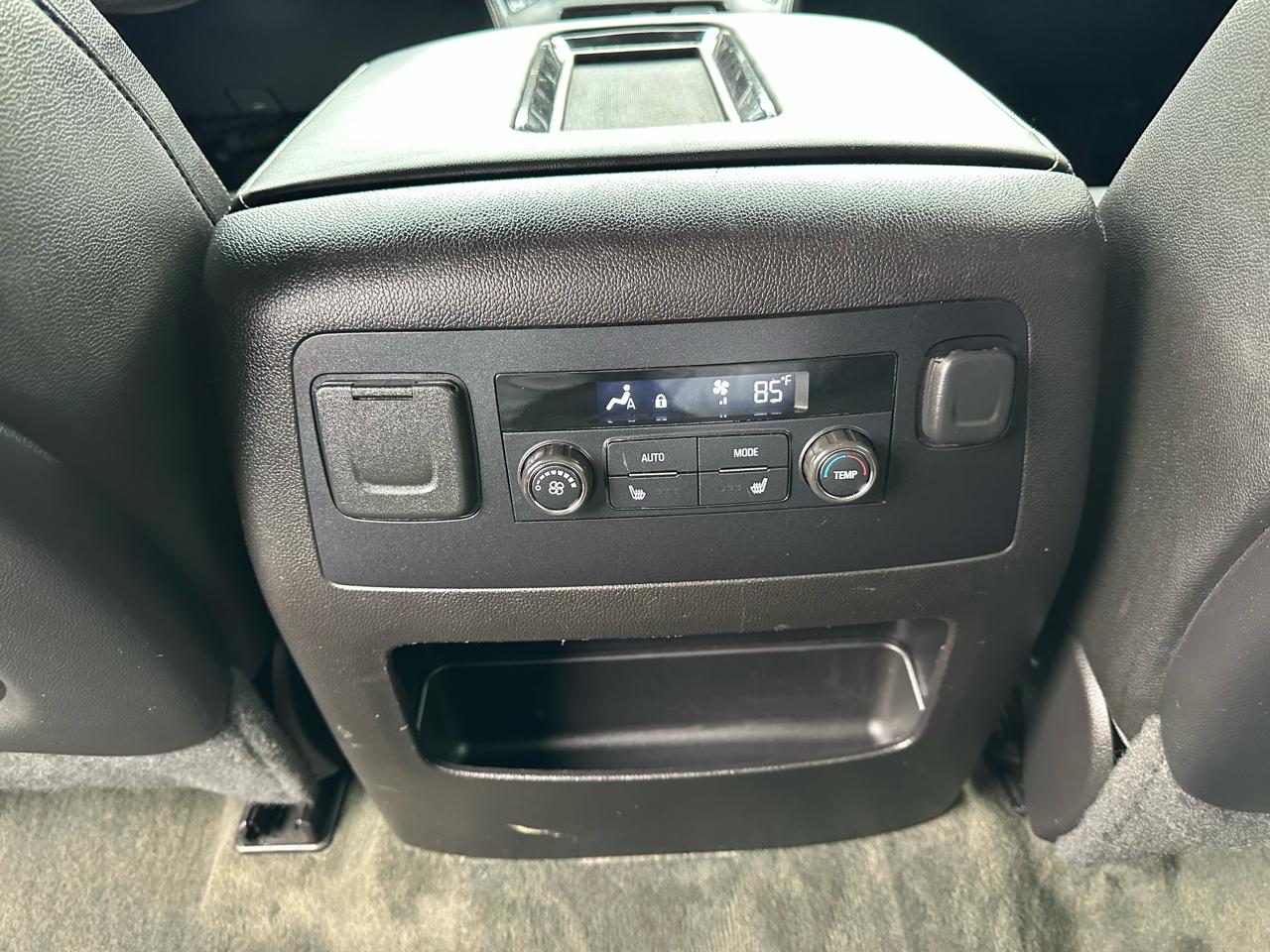 GMC Yukon 4WD 4dr SLT 2015