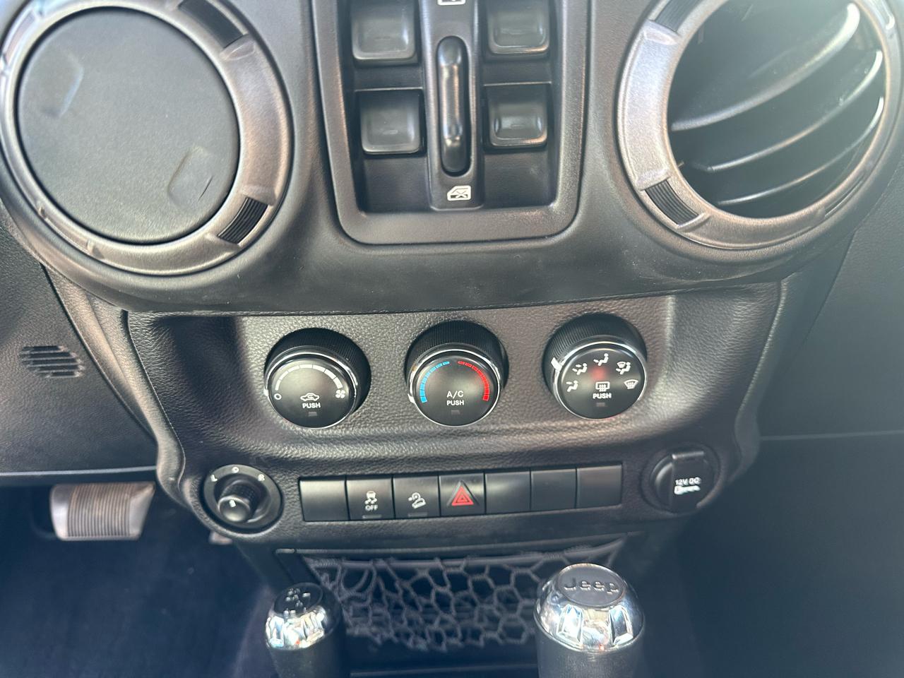 Jeep Wrangler Unlimited 4WD 4dr Sport 2015