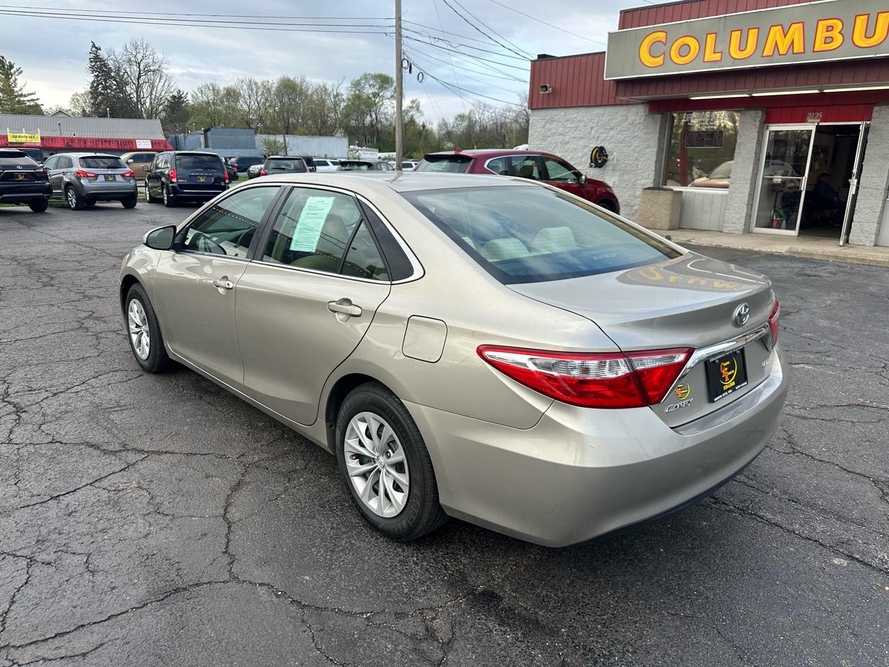 Toyota Camry 4dr Sdn I4 Auto XLE (Natl) 2015