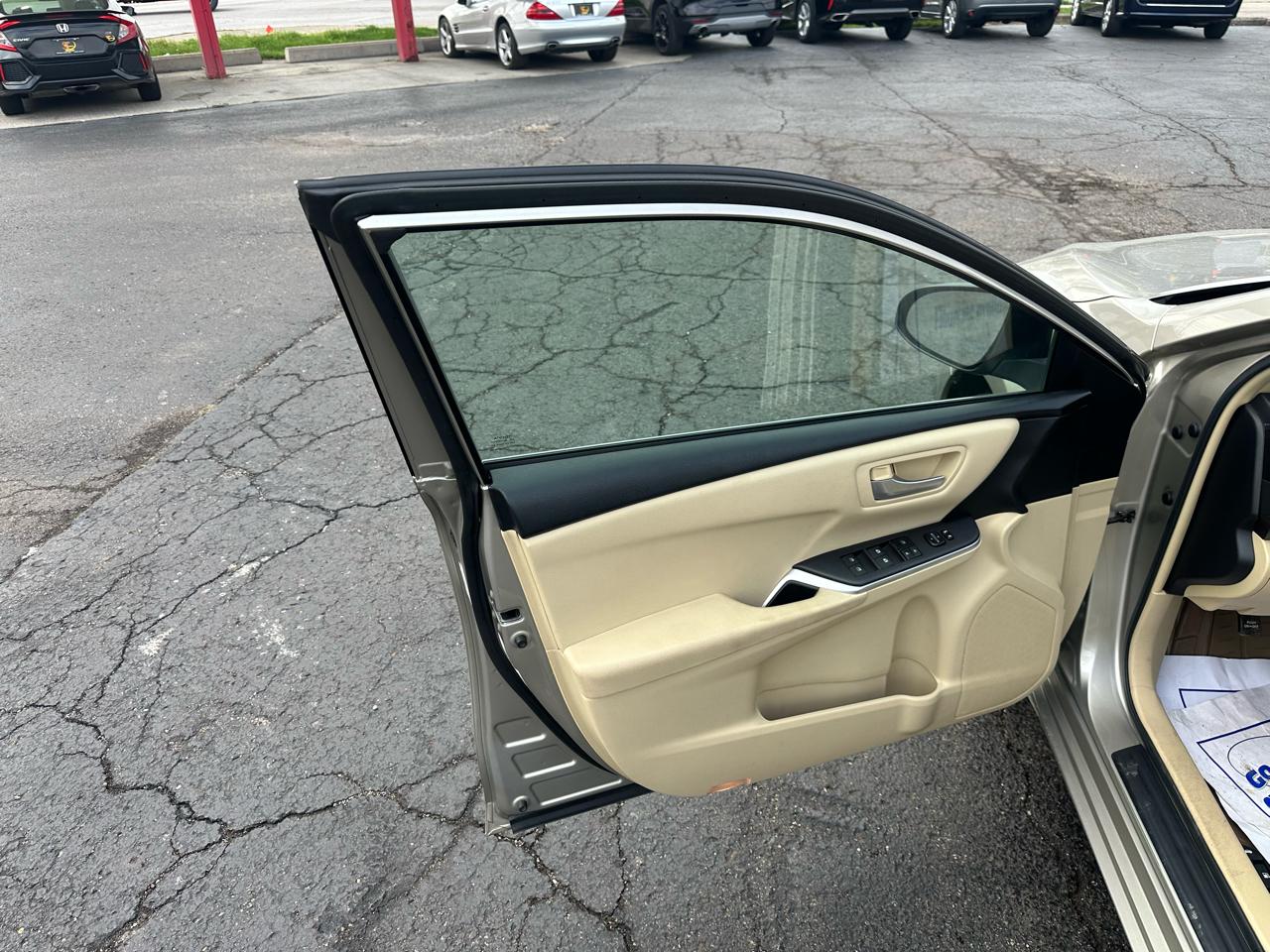 Toyota Camry 4dr Sdn I4 Auto XLE (Natl) 2015