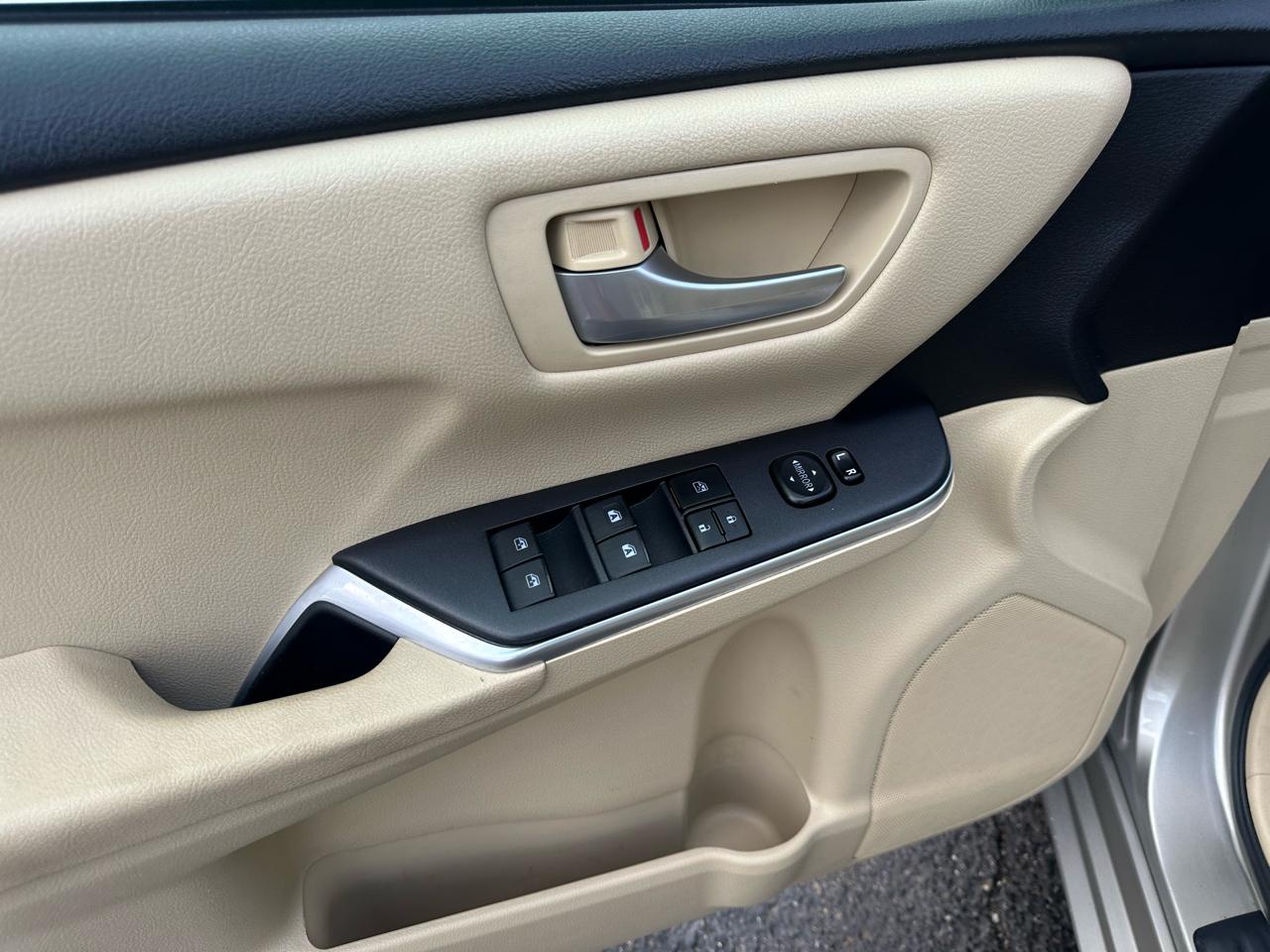 Toyota Camry 4dr Sdn I4 Auto XLE (Natl) 2015