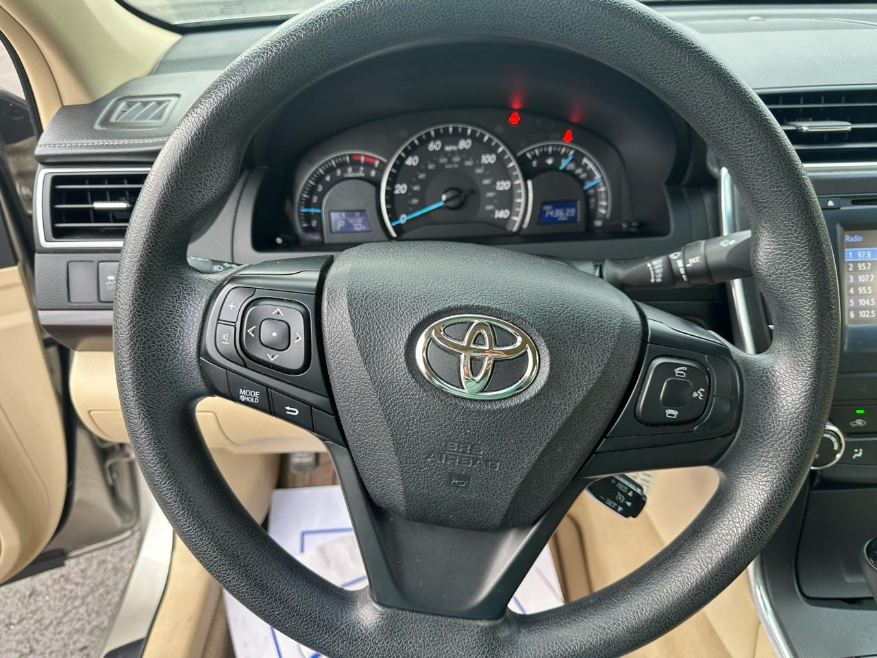 Toyota Camry 4dr Sdn I4 Auto XLE (Natl) 2015